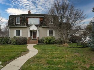 345 Moross Pl, Grosse Pointe Farms, MI 48236