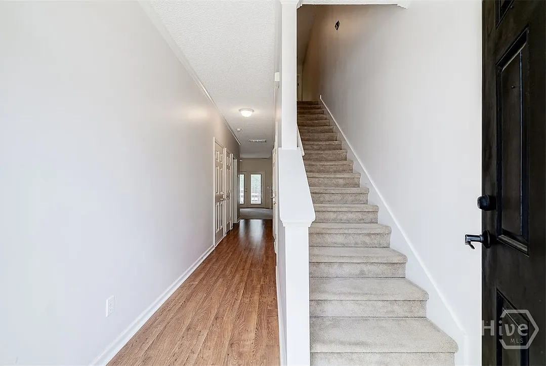 3 bed, 2.5 bath, 1712 sqft, $2,100 — Photo 4