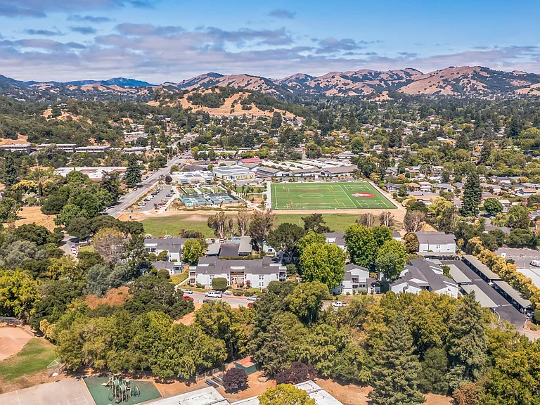 Hill Valley — Photo 8