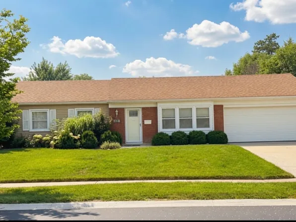 1316 Chalfont Dr, Schaumburg, IL 60194