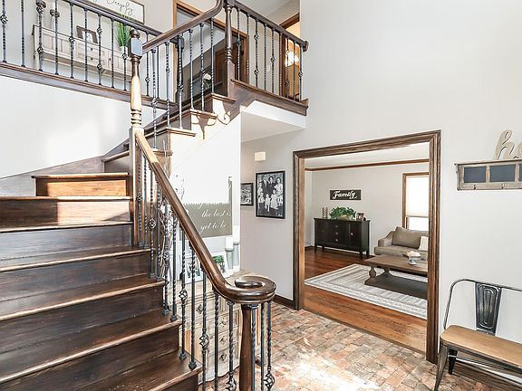 4th image of 220 Heritage Dr