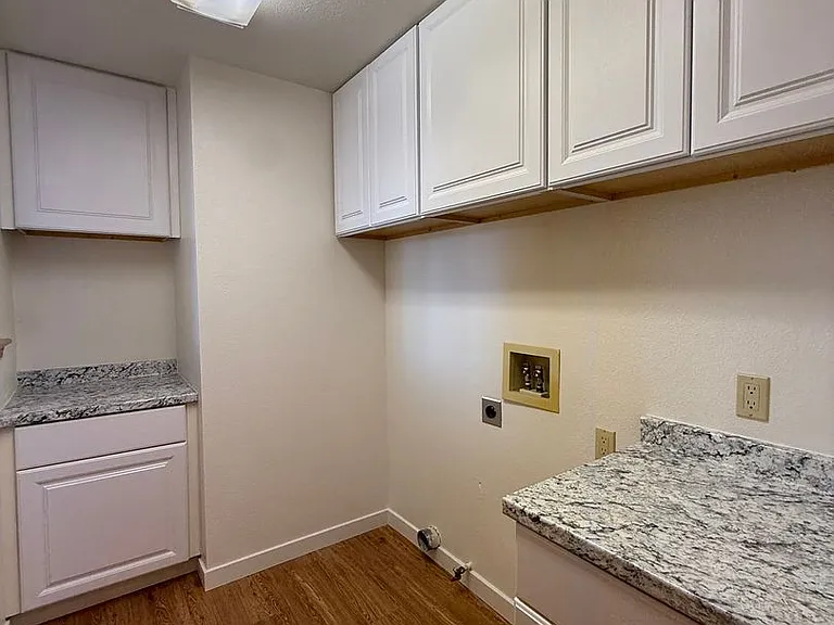 1470 Mercer Ct — Photo 32