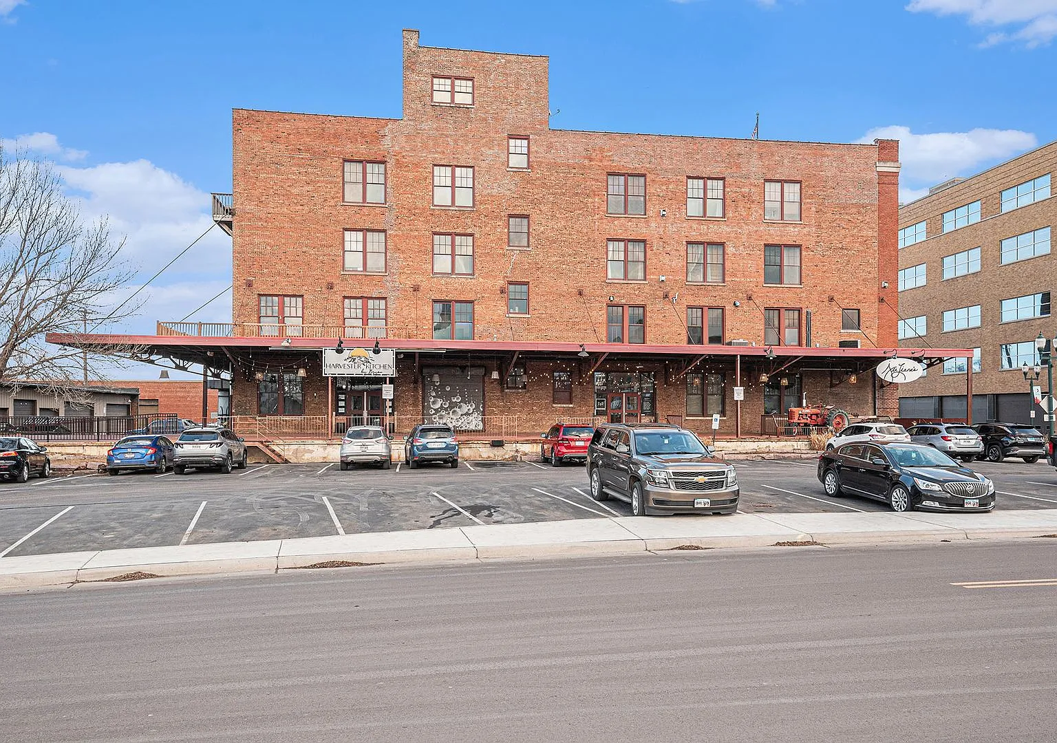 Historic Lofts next door to Steel District and Levitt — Photo 2