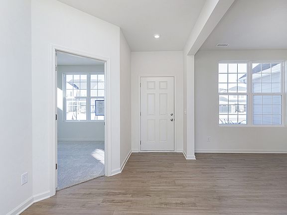 3rd image of 681 Cowley Dr