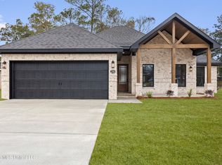 1601 Fairway Dr, Gautier, MS 39553