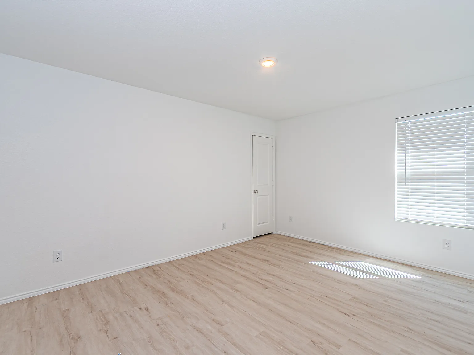 3 bed, 2000 sqft, $2,150 — Photo 4