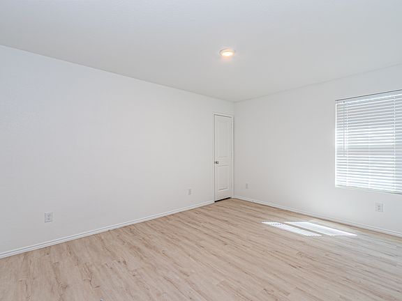 4th image of 14037 Earlham St