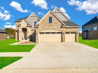 49402 Carles Dr, Macomb, MI 48044