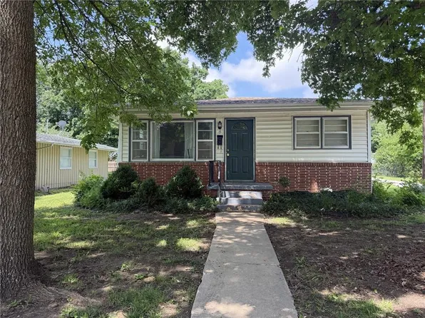 15 S Rutter Ave, Chanute, KS 66720