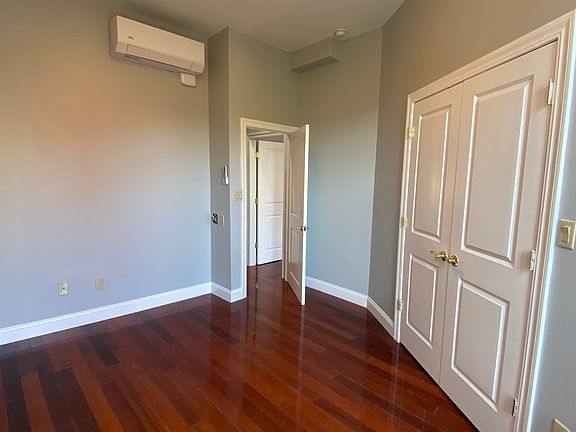 5th image of 606 Henry St #3A