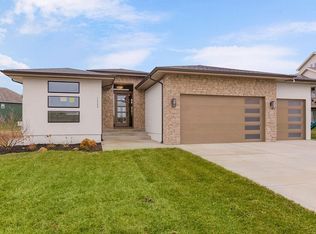 16642 S Hall St, Olathe, KS 66062