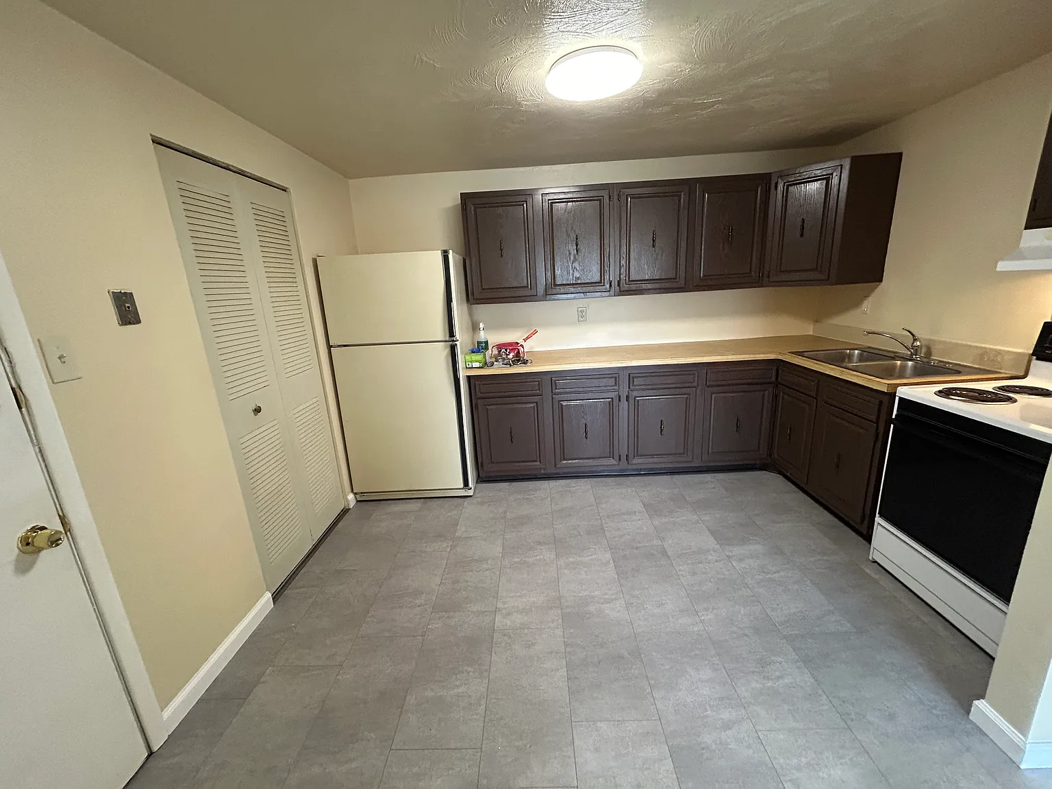 2 bed, 800 sqft, $925 — Photo 2