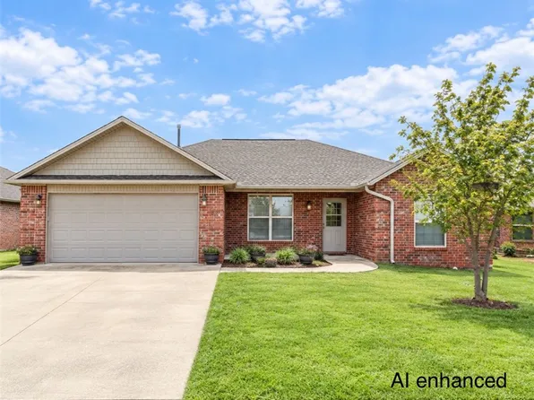 1902 N Messick Ct, Siloam Springs, AR 72761