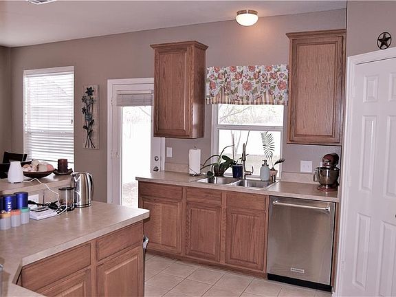 5th image of 1500 Oakcrest Dr