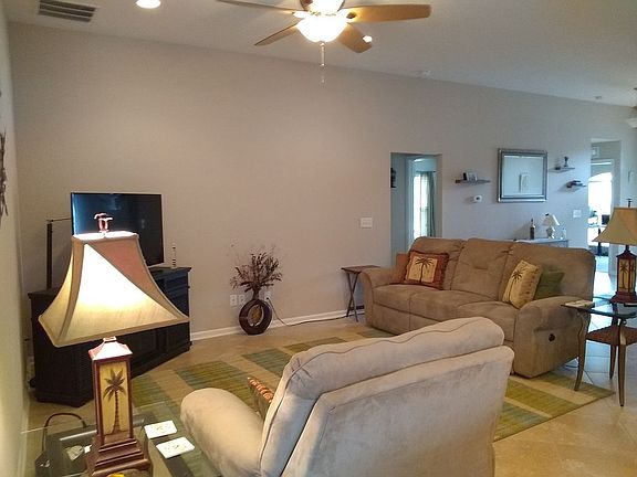 3rd image of 14 Auberry Dr
