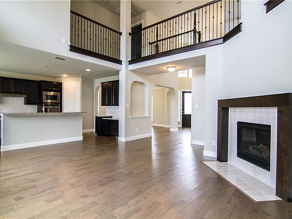 4th image of 944 Bentley Dr