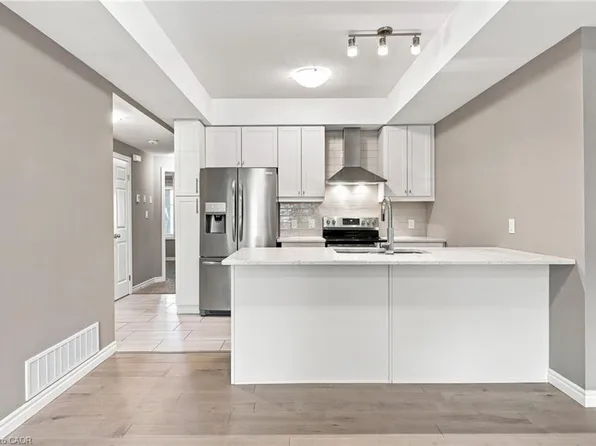12 Wheat Ln, Kitchener, ON N2R 0R6