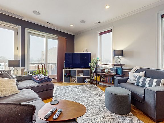3rd image of 5010 W Lawrence Ave #3A