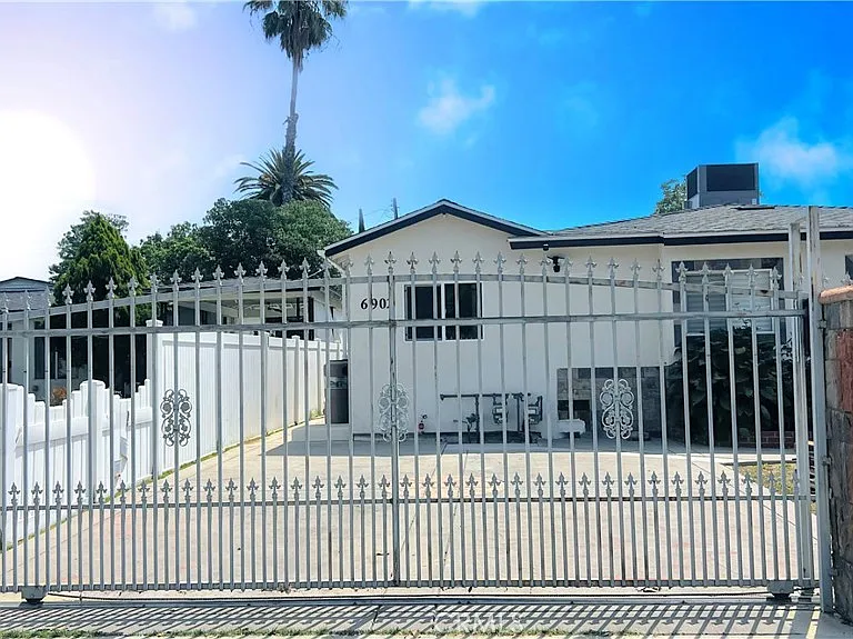 6900 Oso Ave — Photo 5