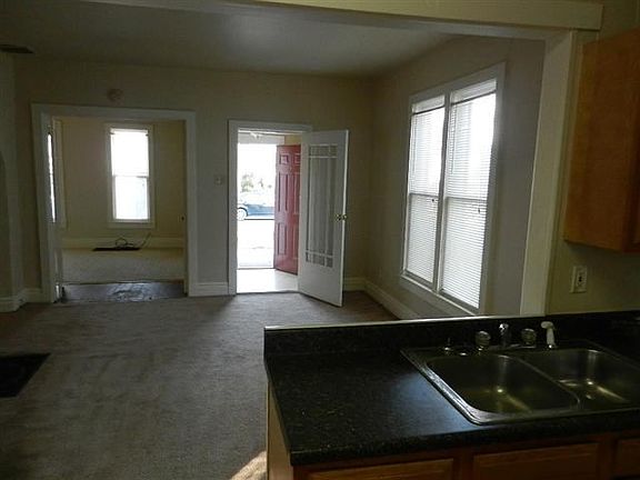 4th image of 645 Milwaukee Ave