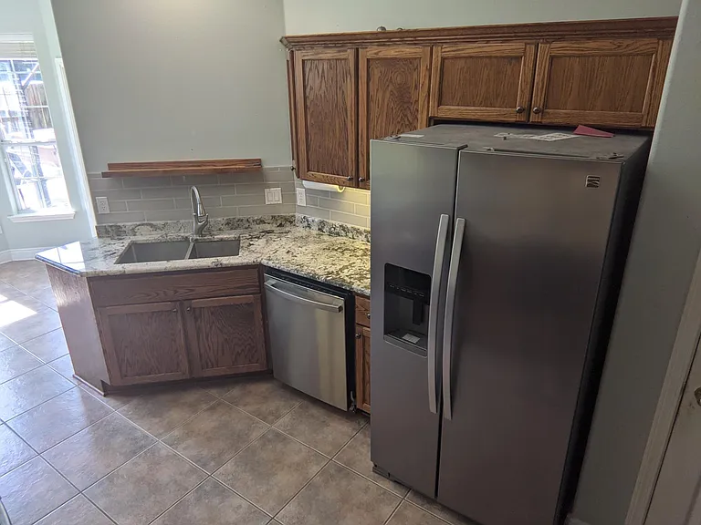 Granite counter tops and new stainless-steel appliances & sink