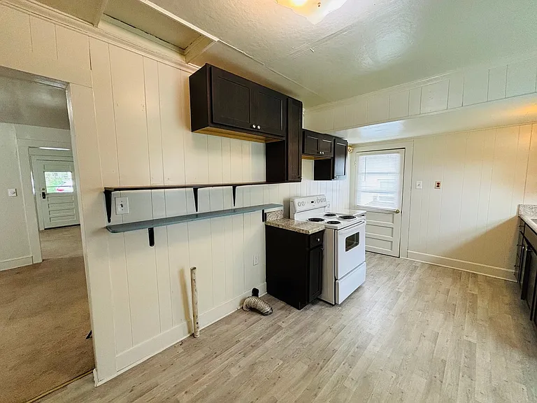 116 Lester St — Photo 12