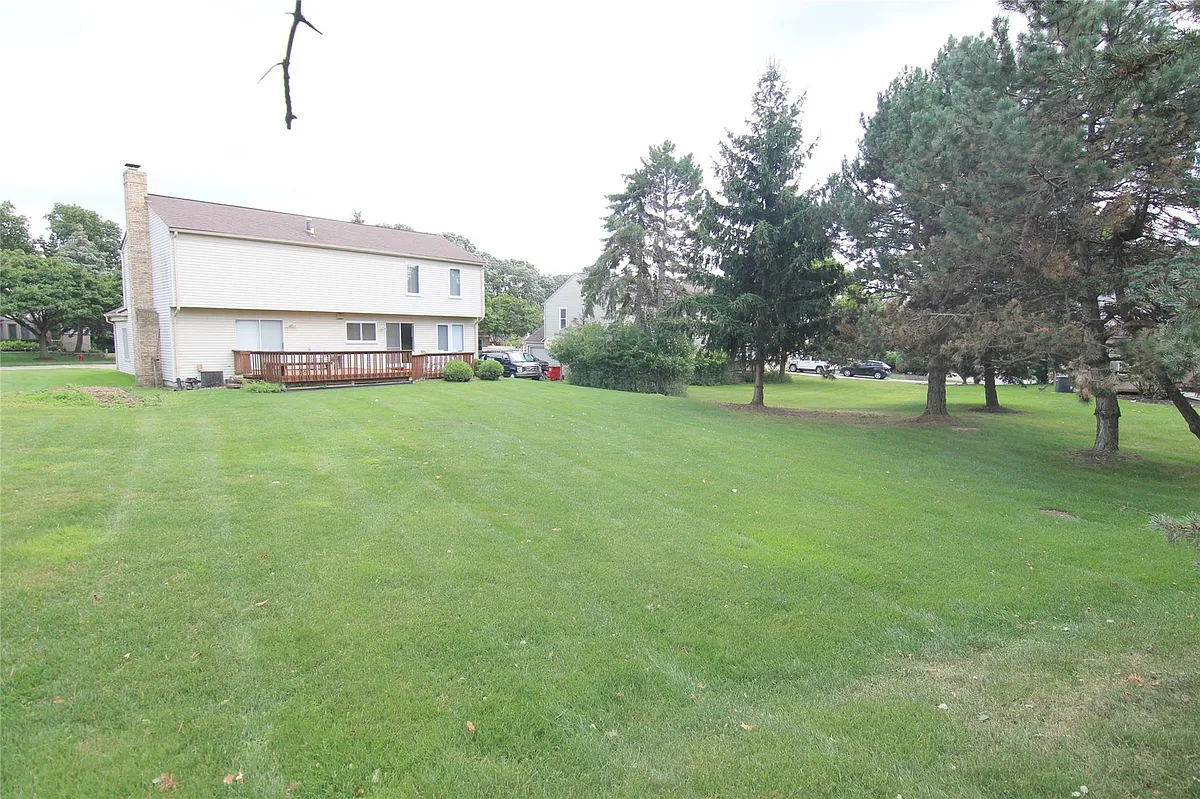 Building Photo - 5590 Greenbriar Dr