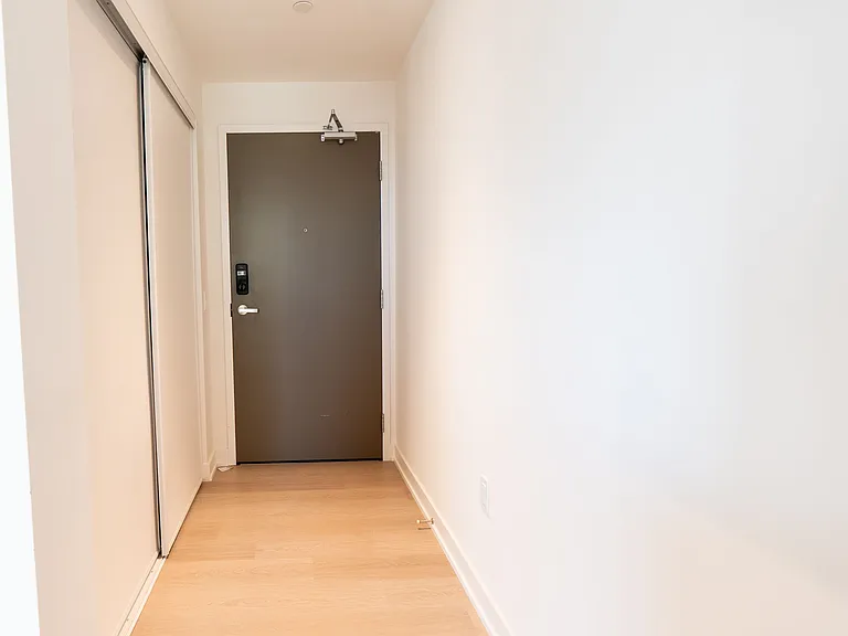 448 Burnhamthorpe Rd W #1807 — Photo 2