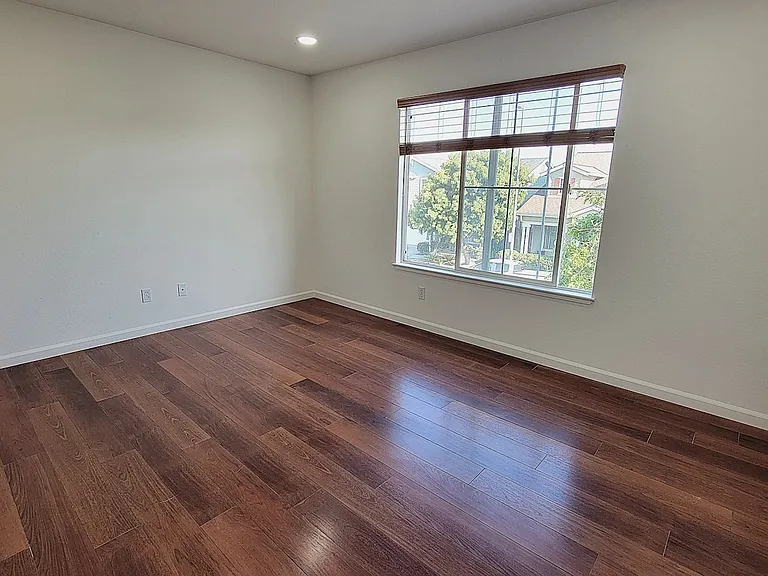 925 Gates St — Photo 22