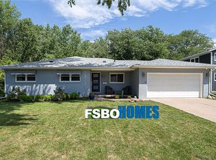 2879 Forest Rd, Davenport, IA 52803