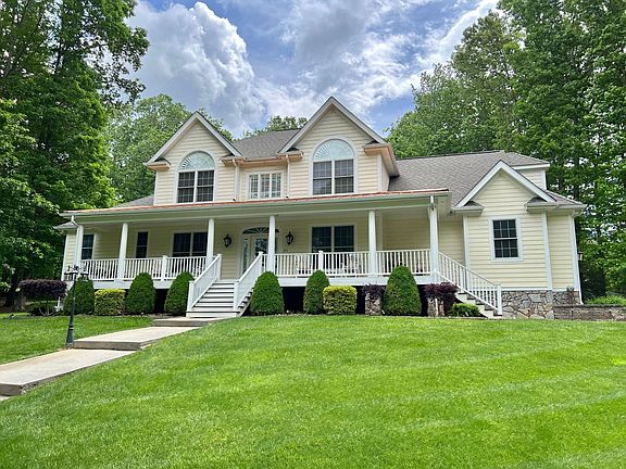 3rd image of 325 Larboard Dr