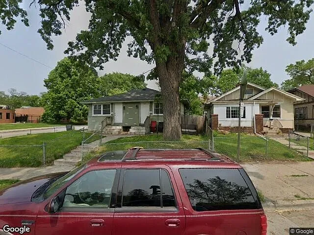 2330 Irving Ave N — Photo 4