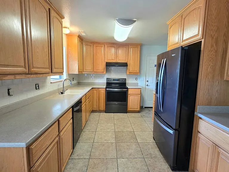 1424 Calexico Dr — Photo 2