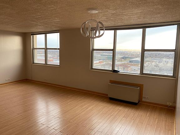 5th image of 4300 W Ford City Dr APT 1405A