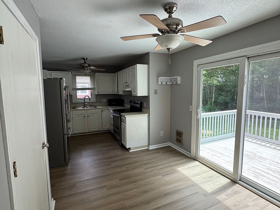 Eat-in-Kitchen