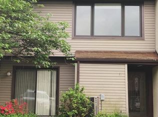 17 W Azalea Ln, Mount Laurel, NJ 08054