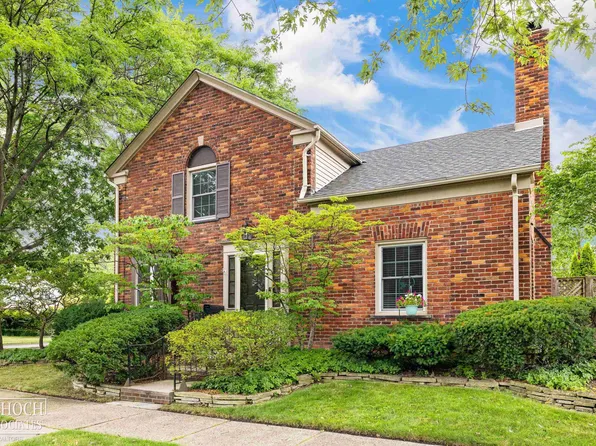 380 Merriweather Rd, Grosse Pointe Farms, MI 48236