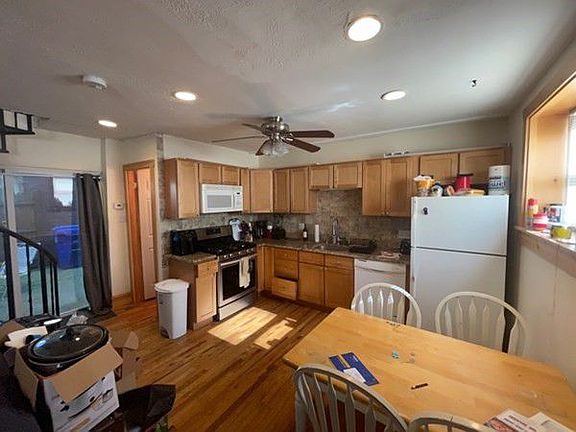 2nd image of 106 Old Harbor St #0