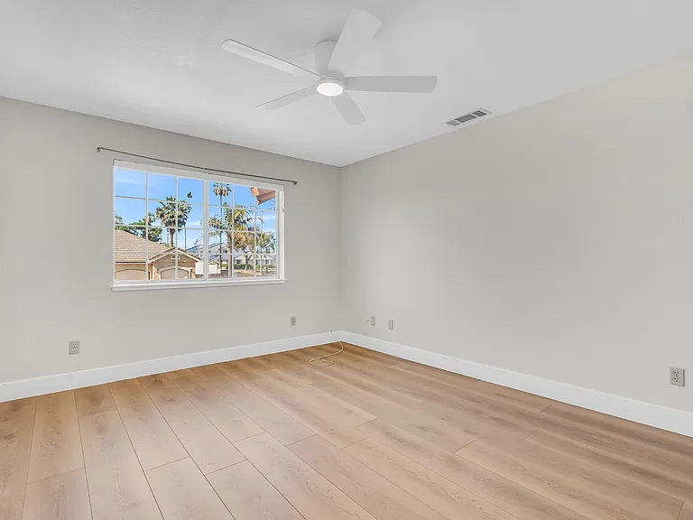 5650 Edgeview Dr — Photo 39