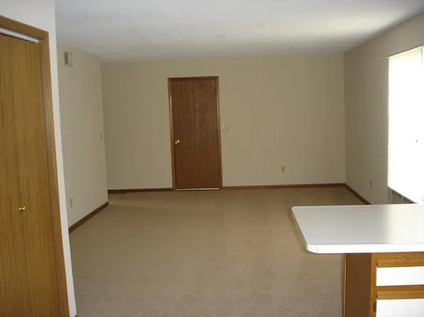 1011 NE Lindsay Ave, Lees Summit, MO 64086