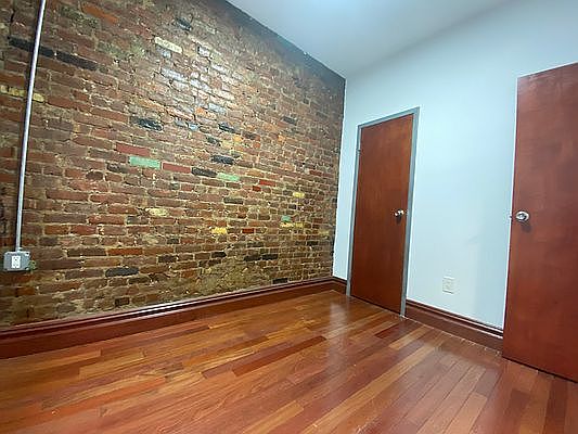 4th image of 208 E 82nd St #2