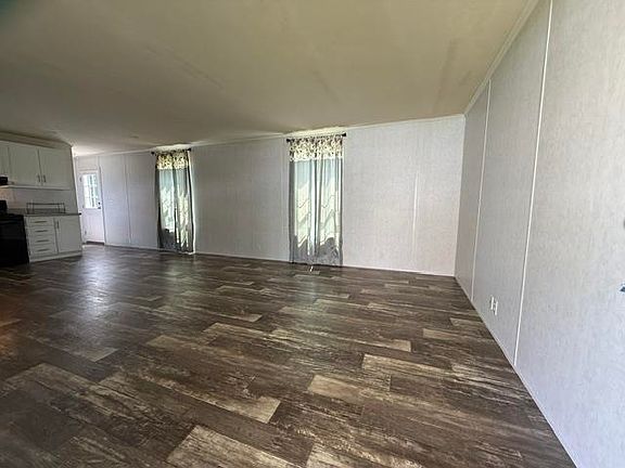 4th image of 33 Hillside Pl