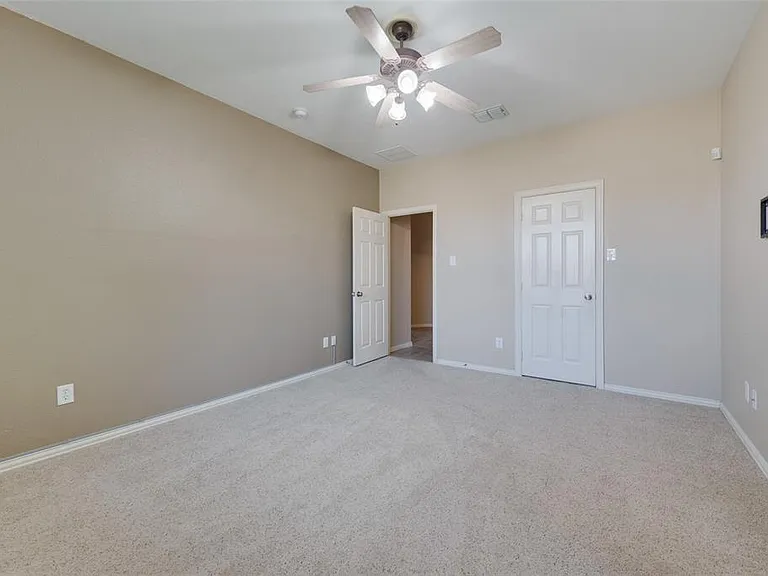 4512 Shade Tree Ct — Photo 10