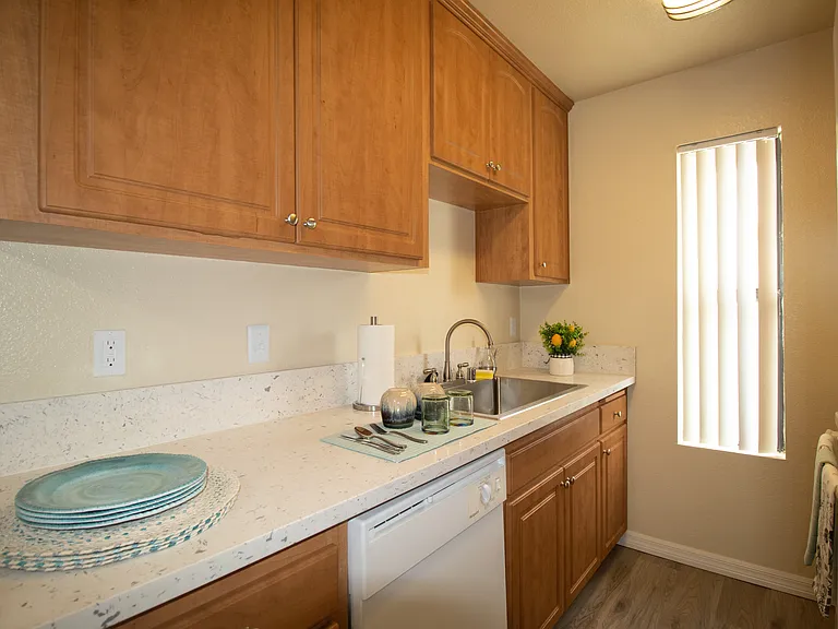 Gold Coast Apartments — Photo 39