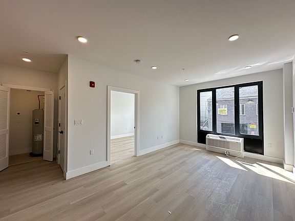 4th image of 311 Forrest St #22E