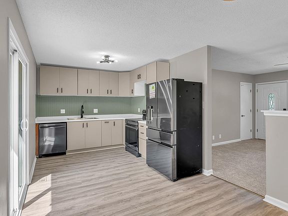 5th image of 2225 SE 36th St
