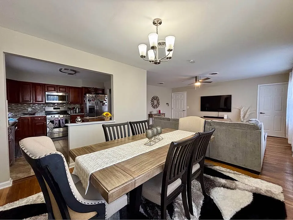 3 bed, 1300 sqft, $2,800 — Photo 4