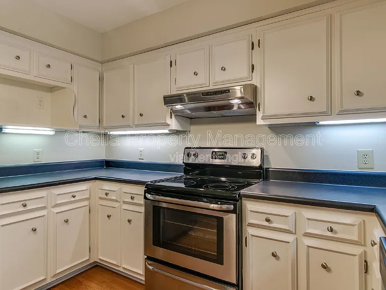 2615 Habersham Ave — Photo 12