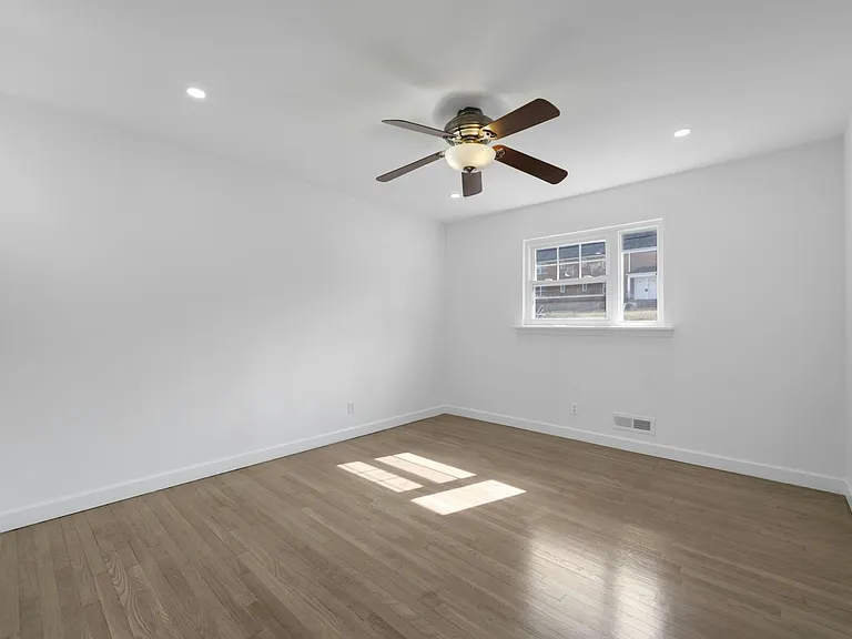 380 Grand Ave — Photo 14