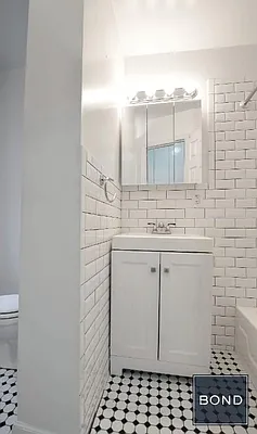 Rented by Bond New York | media 25